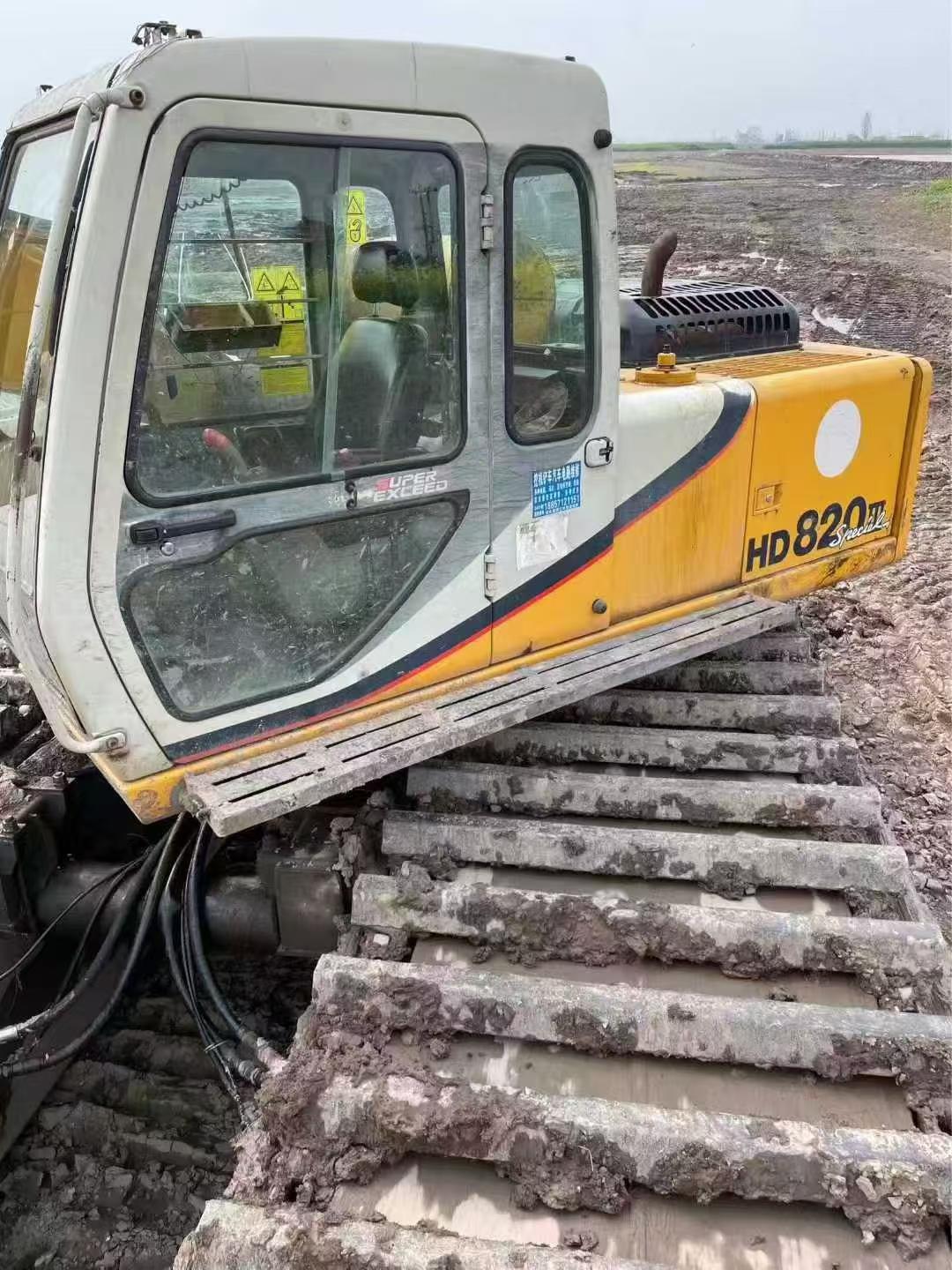 Used Kato HD820 Excavator 2010 Model / 7