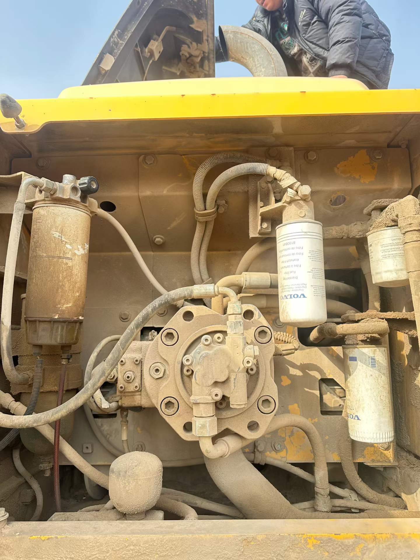 Used Volvo EC220D Excavator 2014 Model / 3