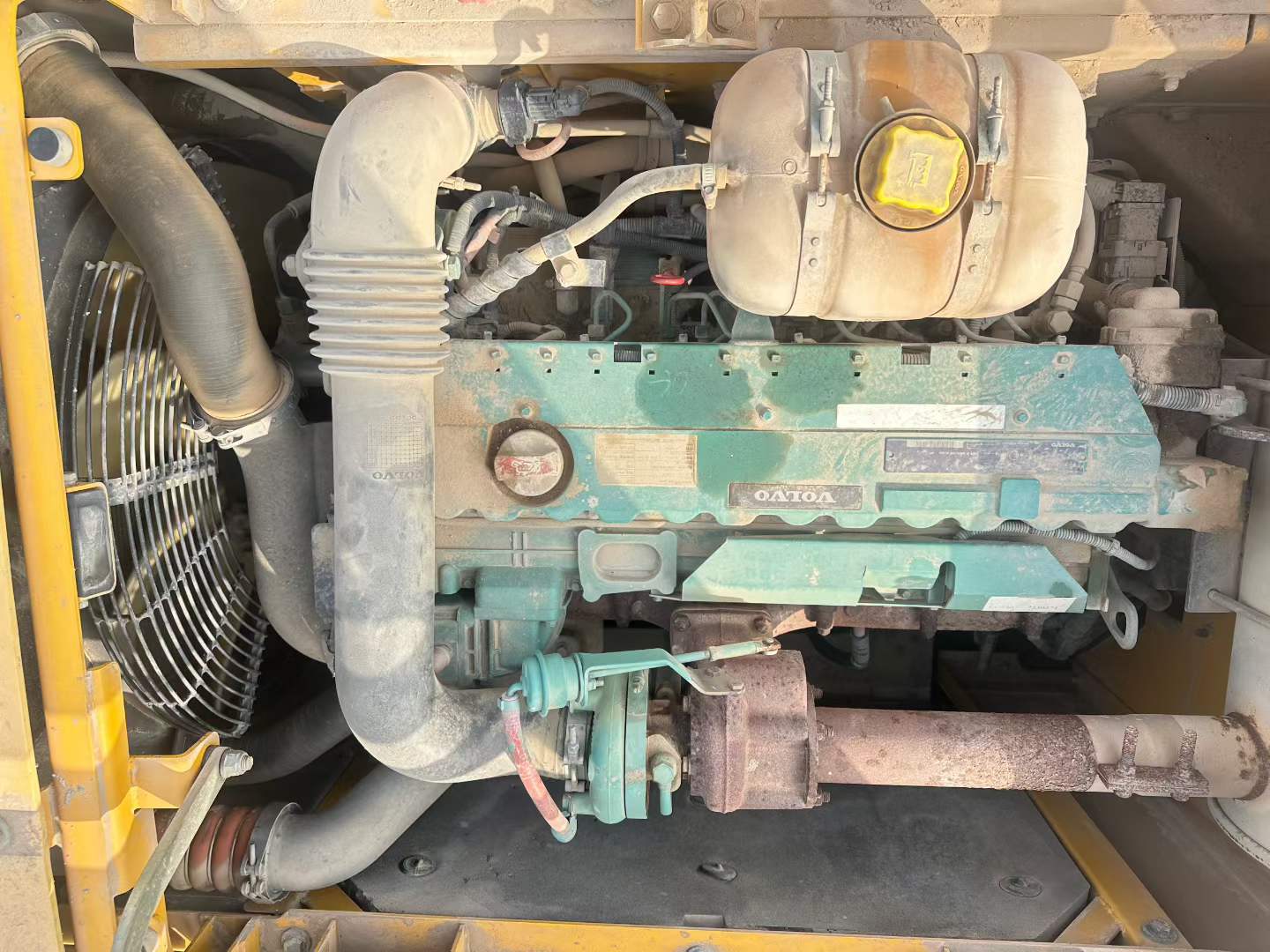 Used Volvo EC220D Excavator 2014 Model / 4