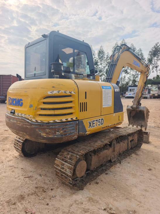 Buy XCMG XE60D Used Excavator / 1