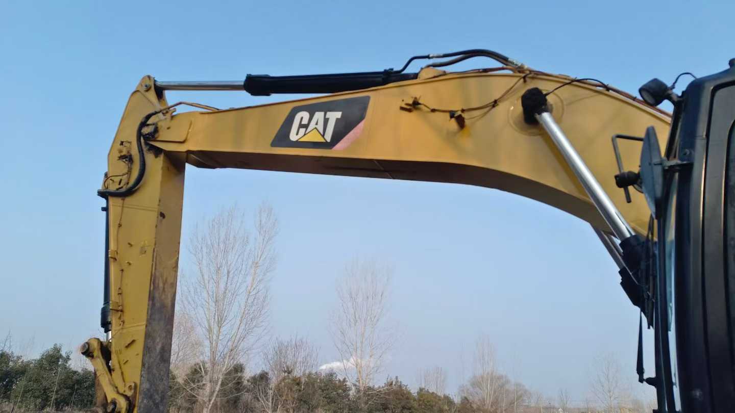 Used Caterpillar 323 Excavator 2018 Model / 6