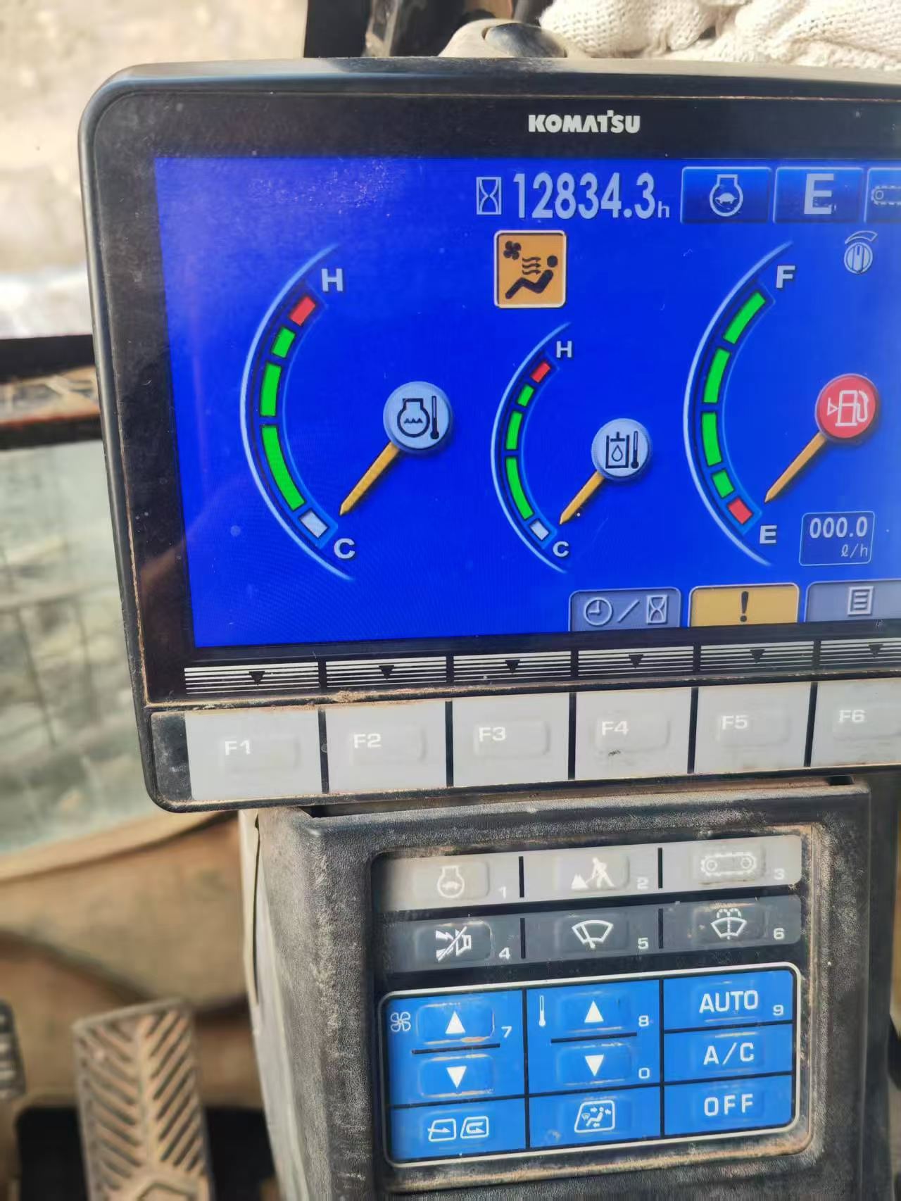 Used Komatsu PC210 Excavator 2013 Model / 6