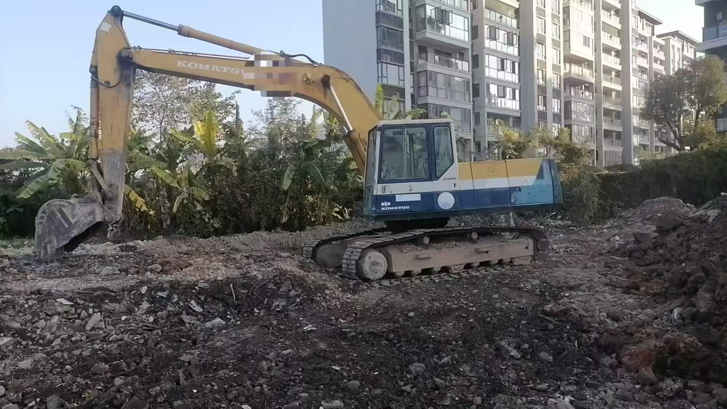 Used Komatsu PC200-5 Excavator 2016 Model / 4