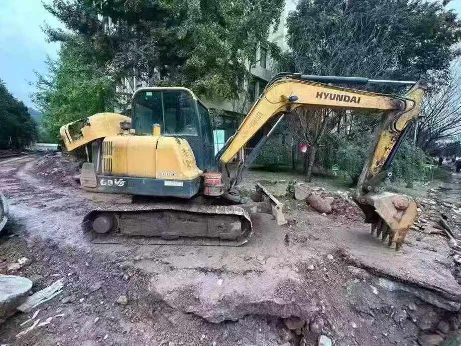 Used Hyundai R 60VS Excavator 2019 Model / 3