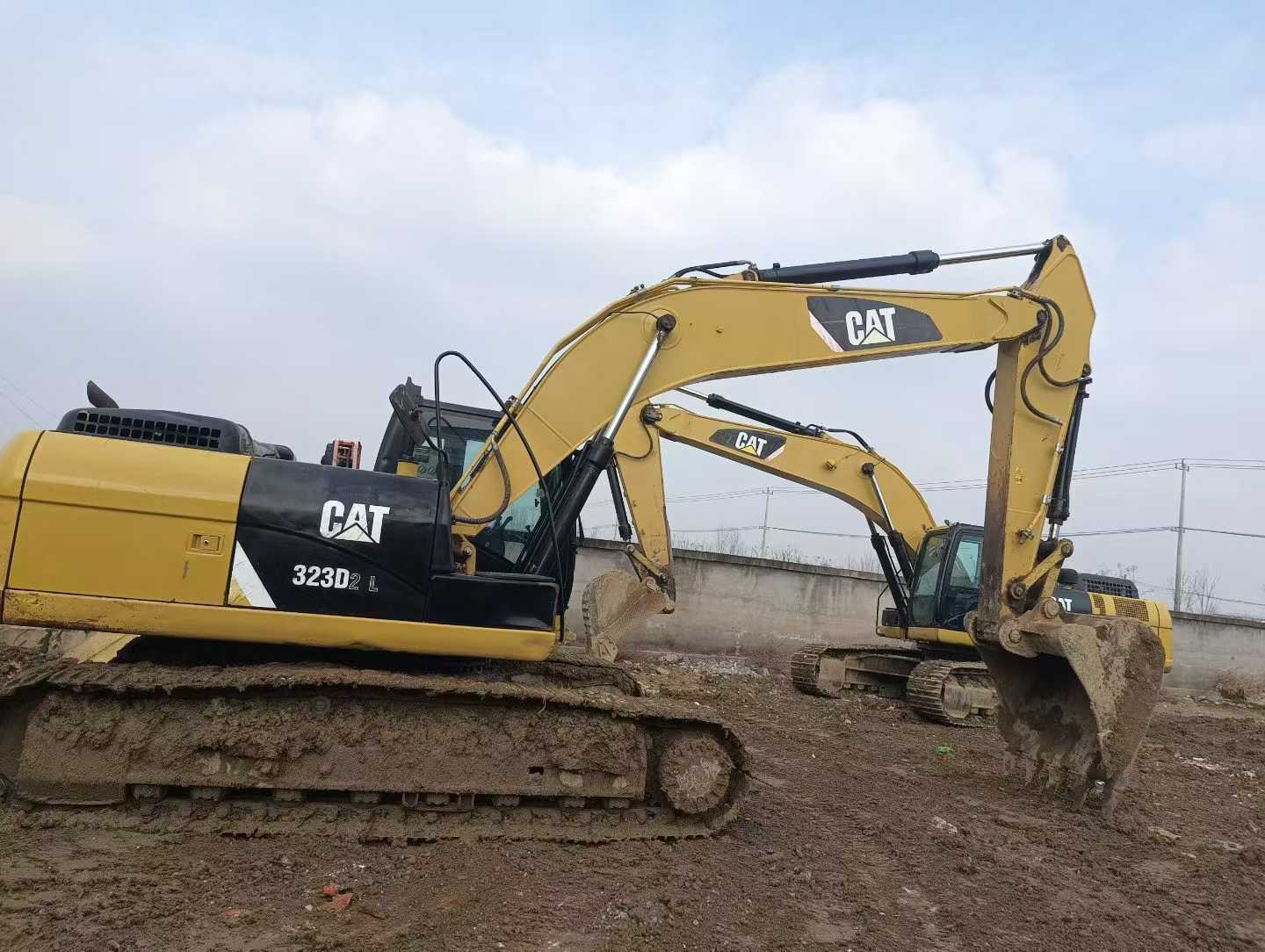 Used Caterpillar 323 Excavator 2014 Model / 3