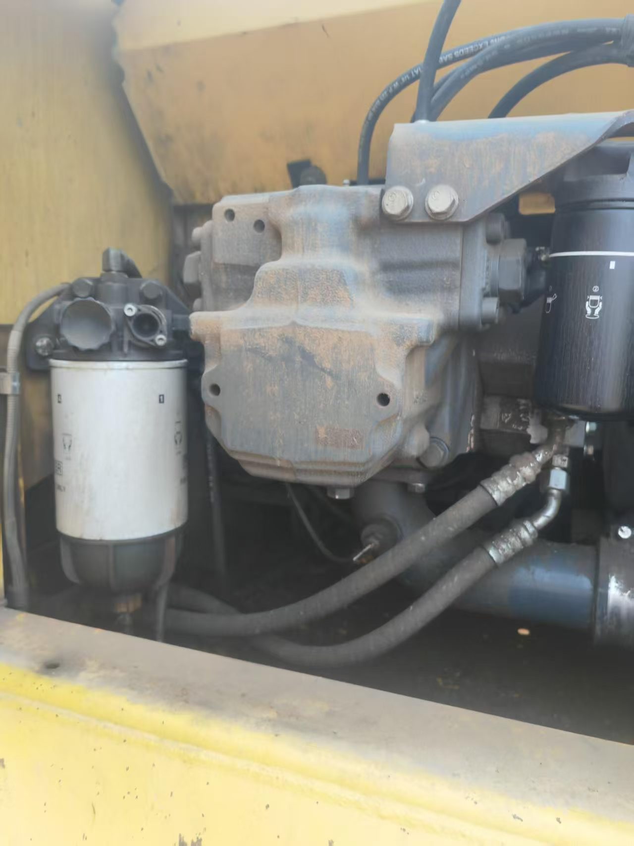 Used Komatsu PC210 Excavator 2013 Model / 3