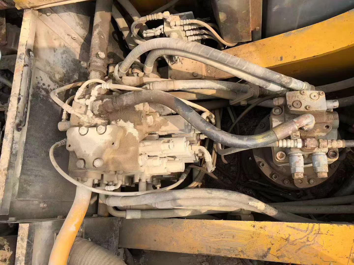 Used Kato HD820 Excavator 2011 Model / 3