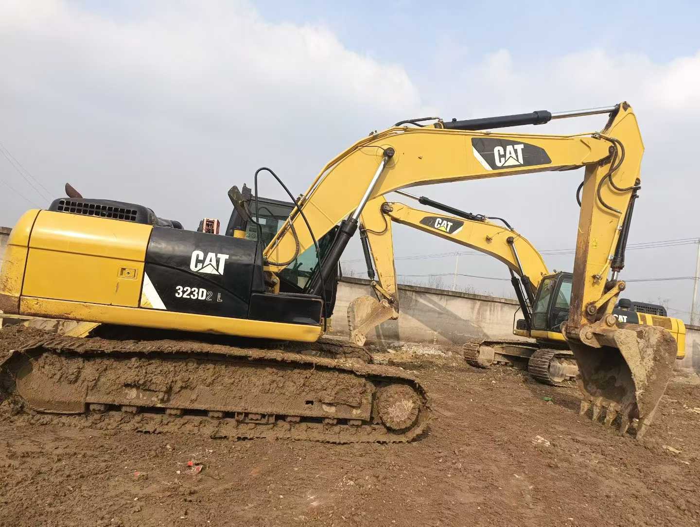 Used Caterpillar 323 Excavator 2014 Model / 2