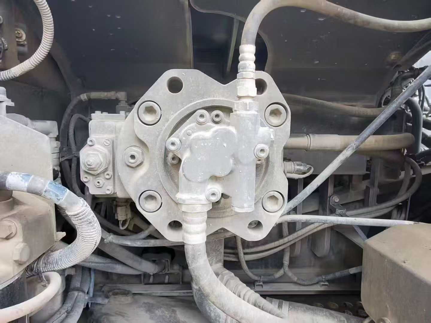 Used Case WX240 Excavator 2016 Model / 4