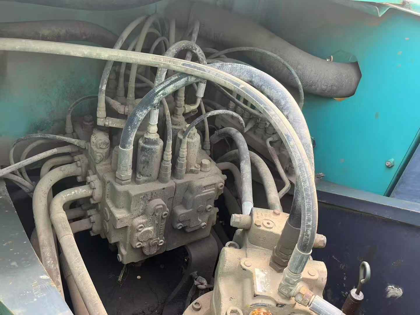 Used Kobelco SK210 Excavator 2013 Model / 4