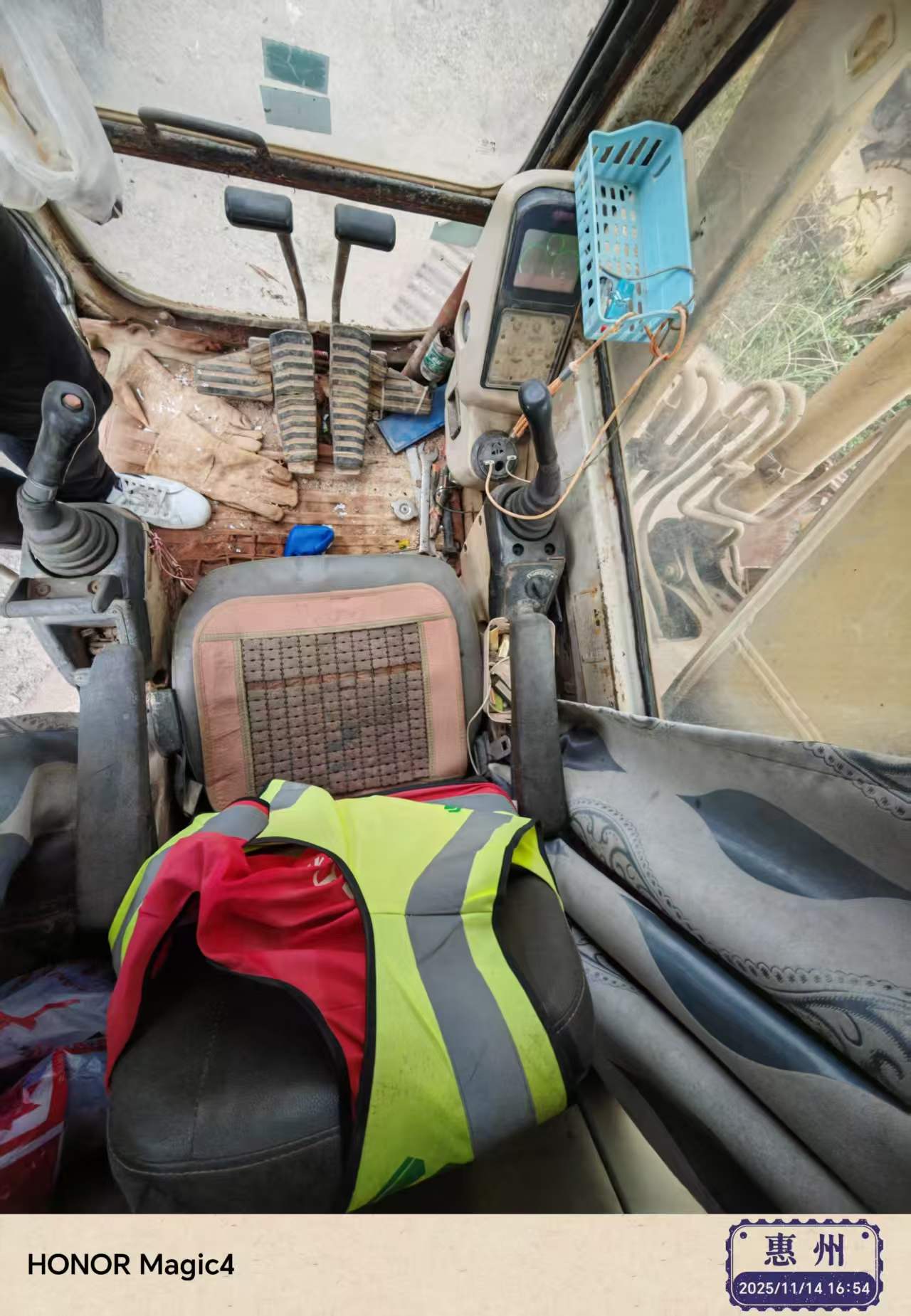 Used Caterpillar 320V2 Excavator 2016 Model / 8