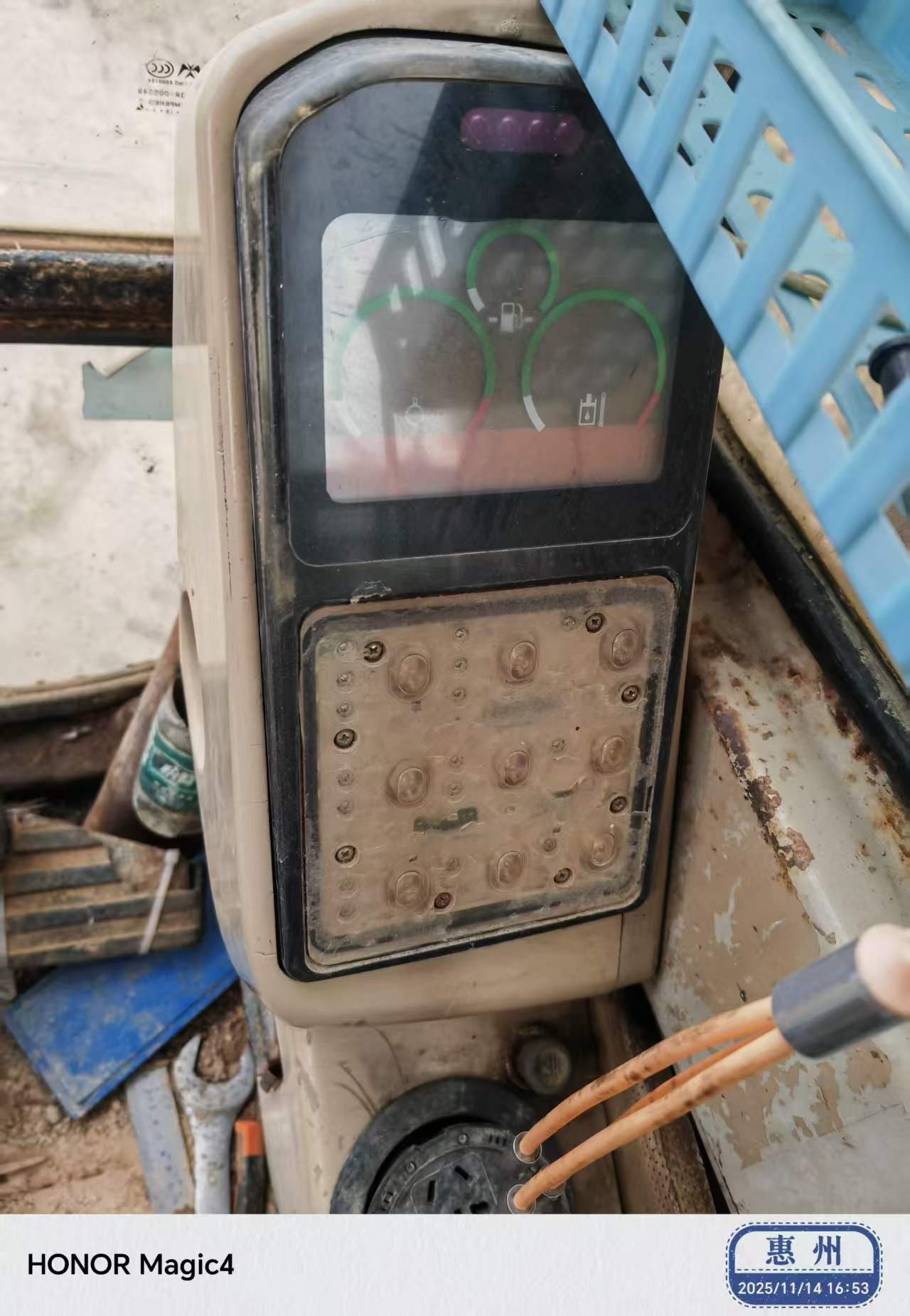 Used Caterpillar 320V2 Excavator 2016 Model / 9