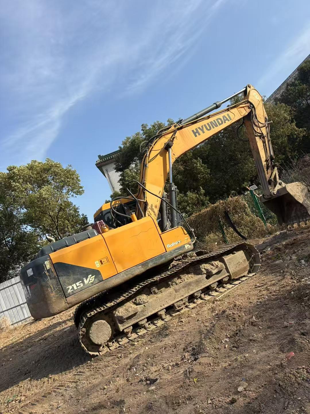 Used Hyundai R215VS Excavator 2018 Model / 4