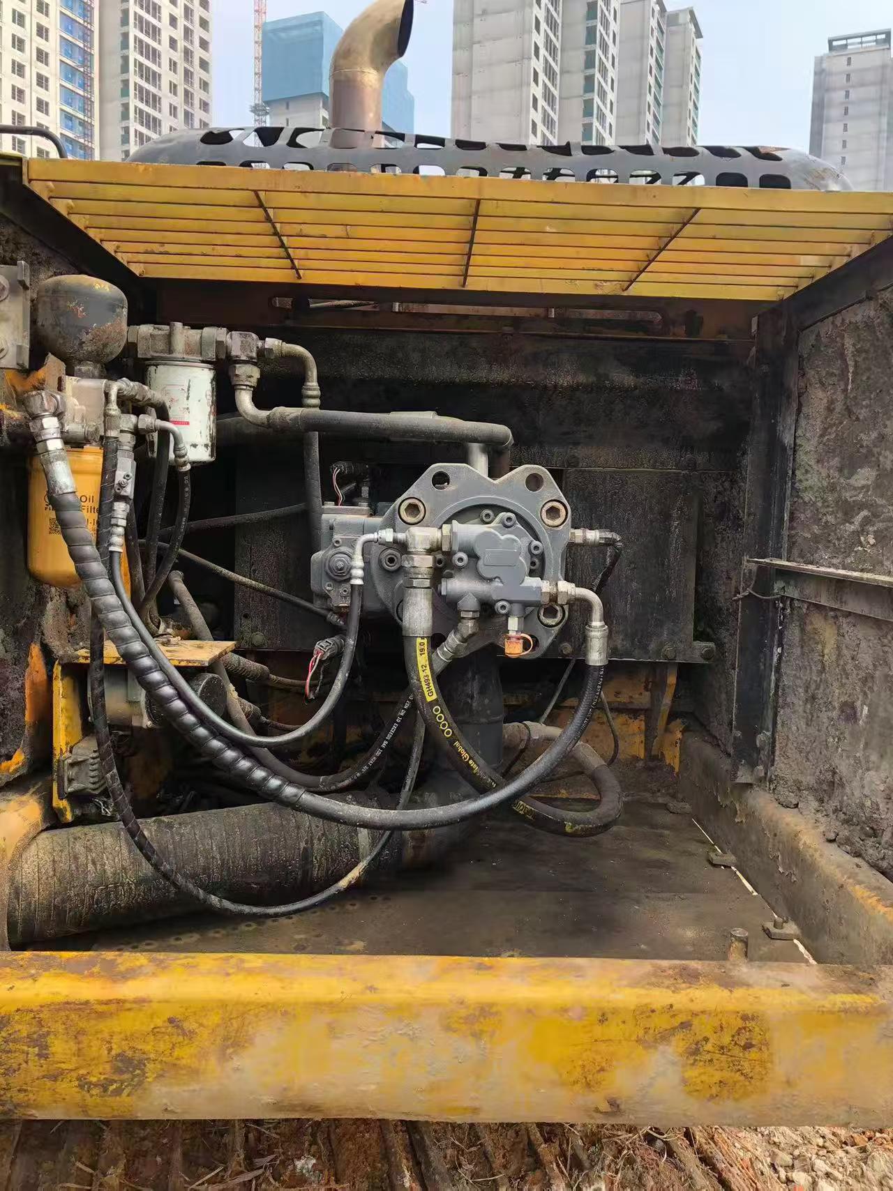 Used Kato HD820 Excavator 2011 Model / 4