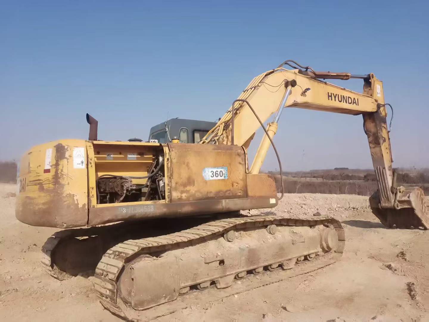 Used Hyundai R305LC-7 Excavator 2010 Model / 4