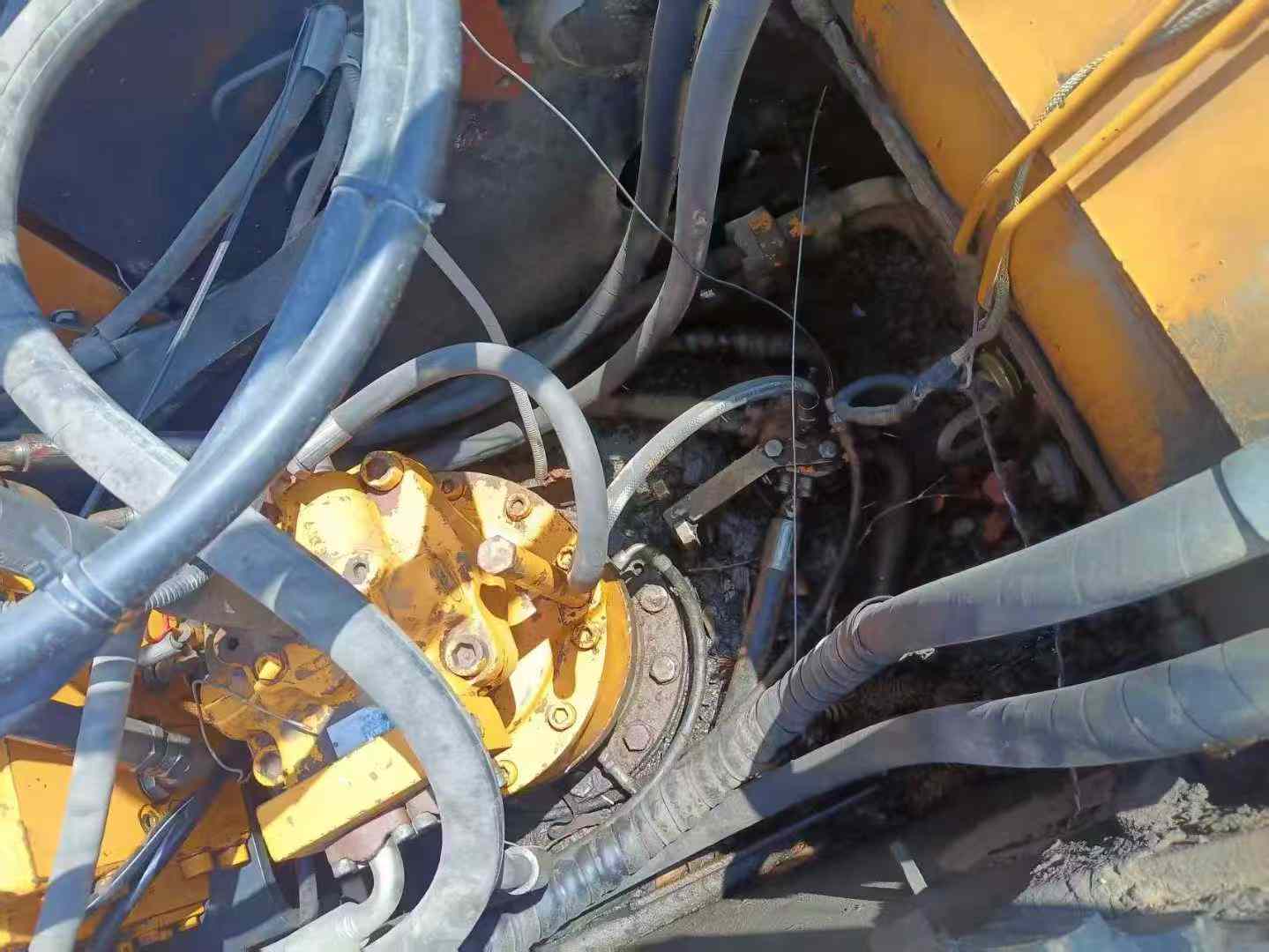 Used Hyundai R215-7 Excavator 2014 Model / 7