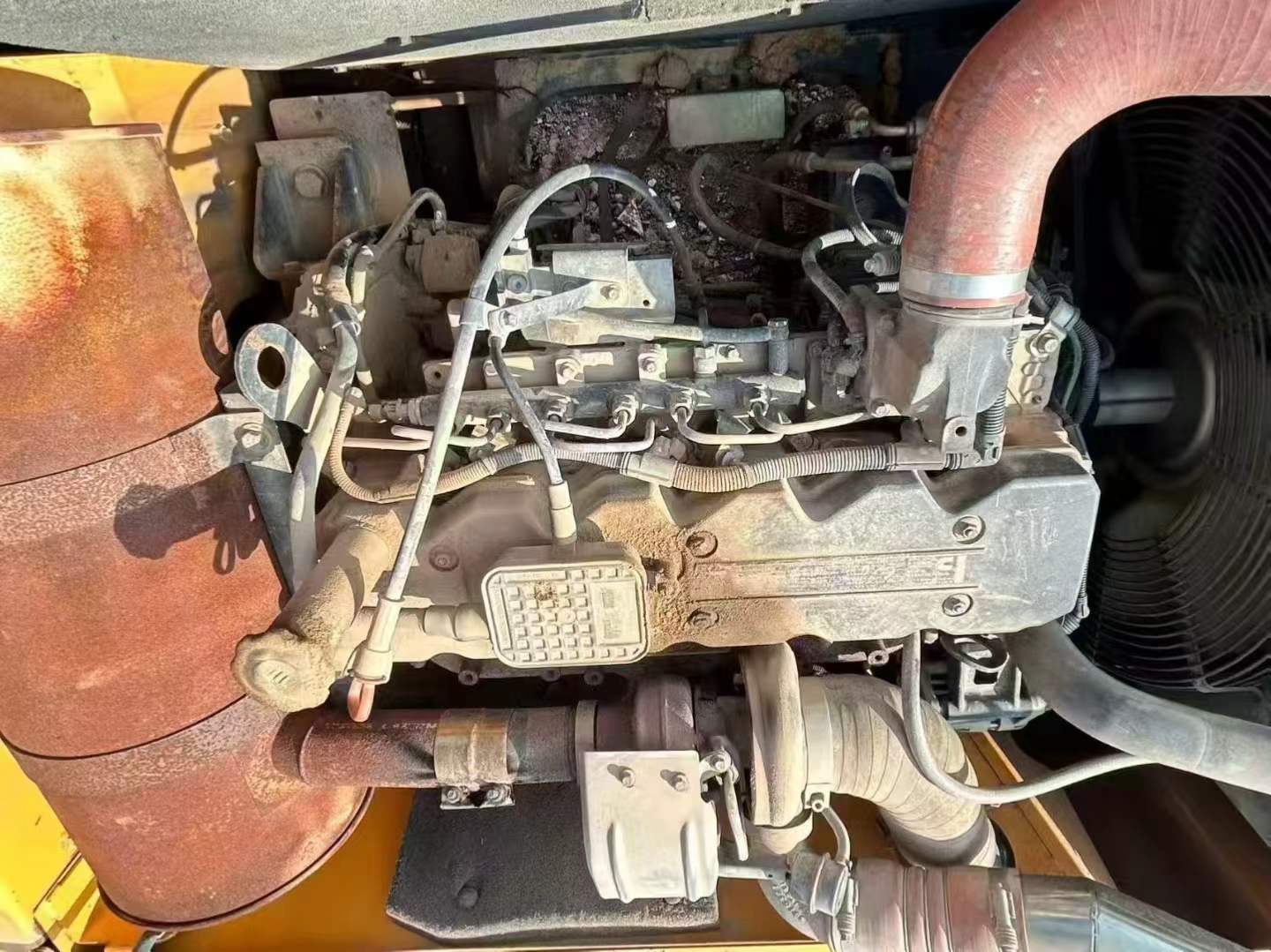 Used Hyundai R215VS Excavator 2018 Model / 4