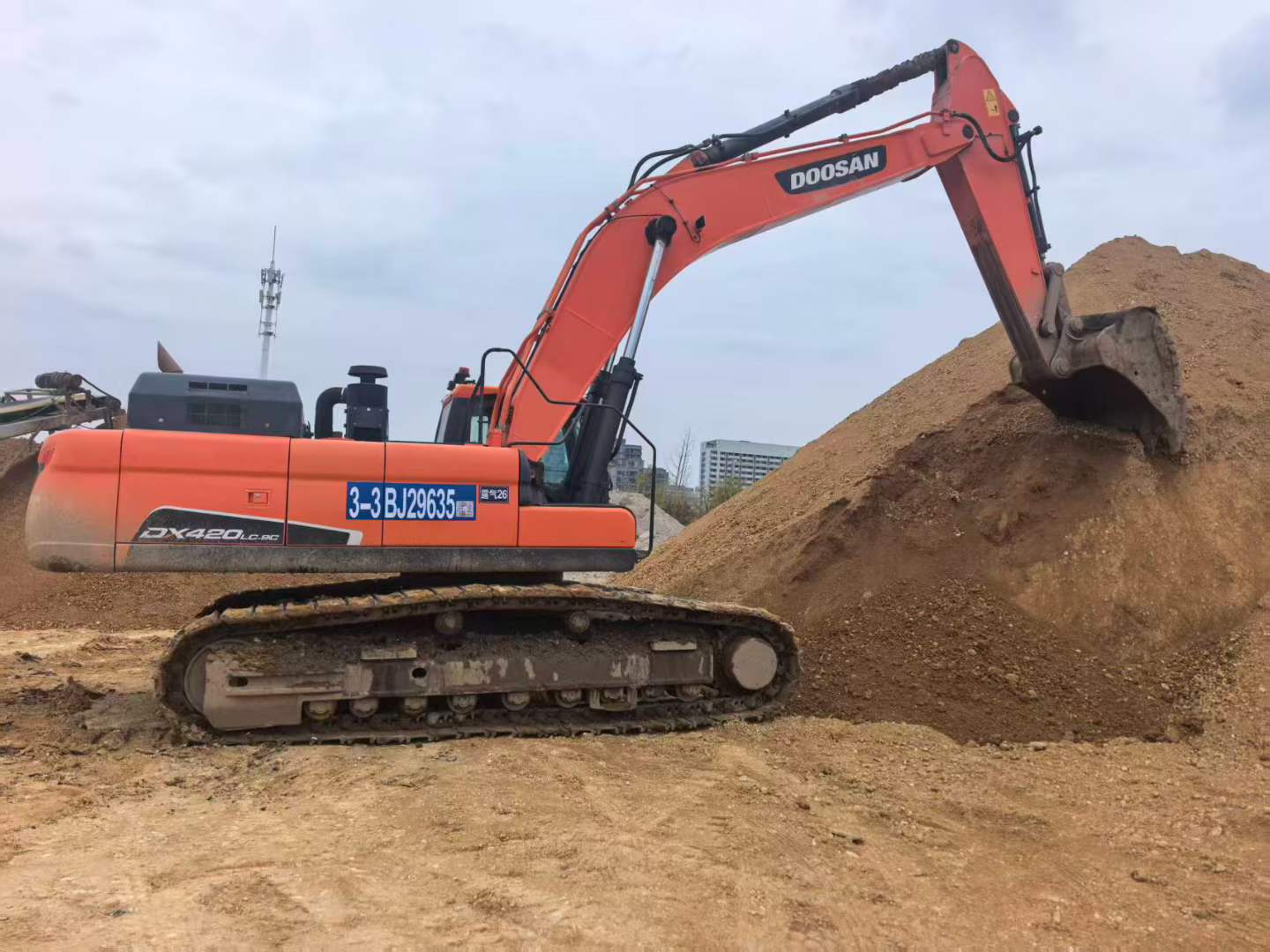 Used Doosan DL420 Excavator 2021 Model / 2