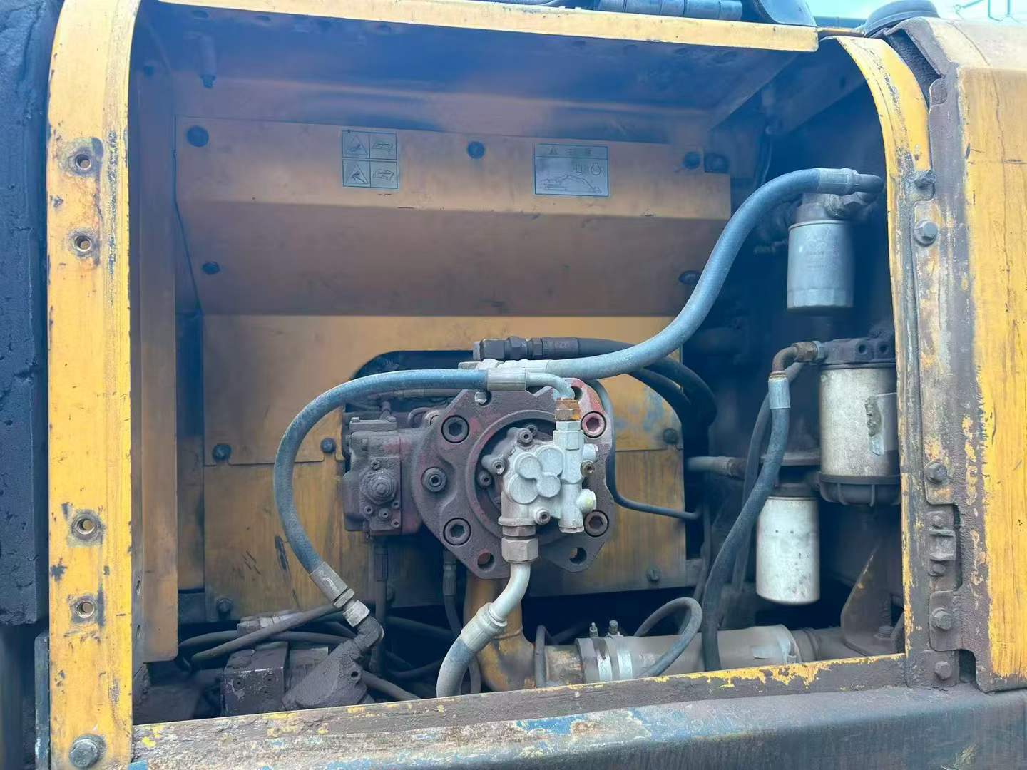 Used Hyundai R215-7 Excavator 2011 Model / 6