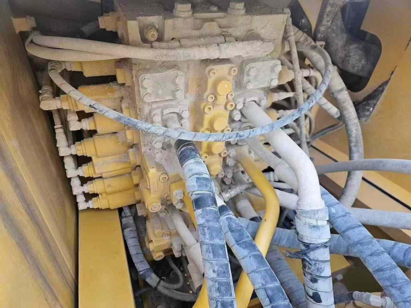 Used Komatsu PC220-8 Excavator 2019 Model / 4