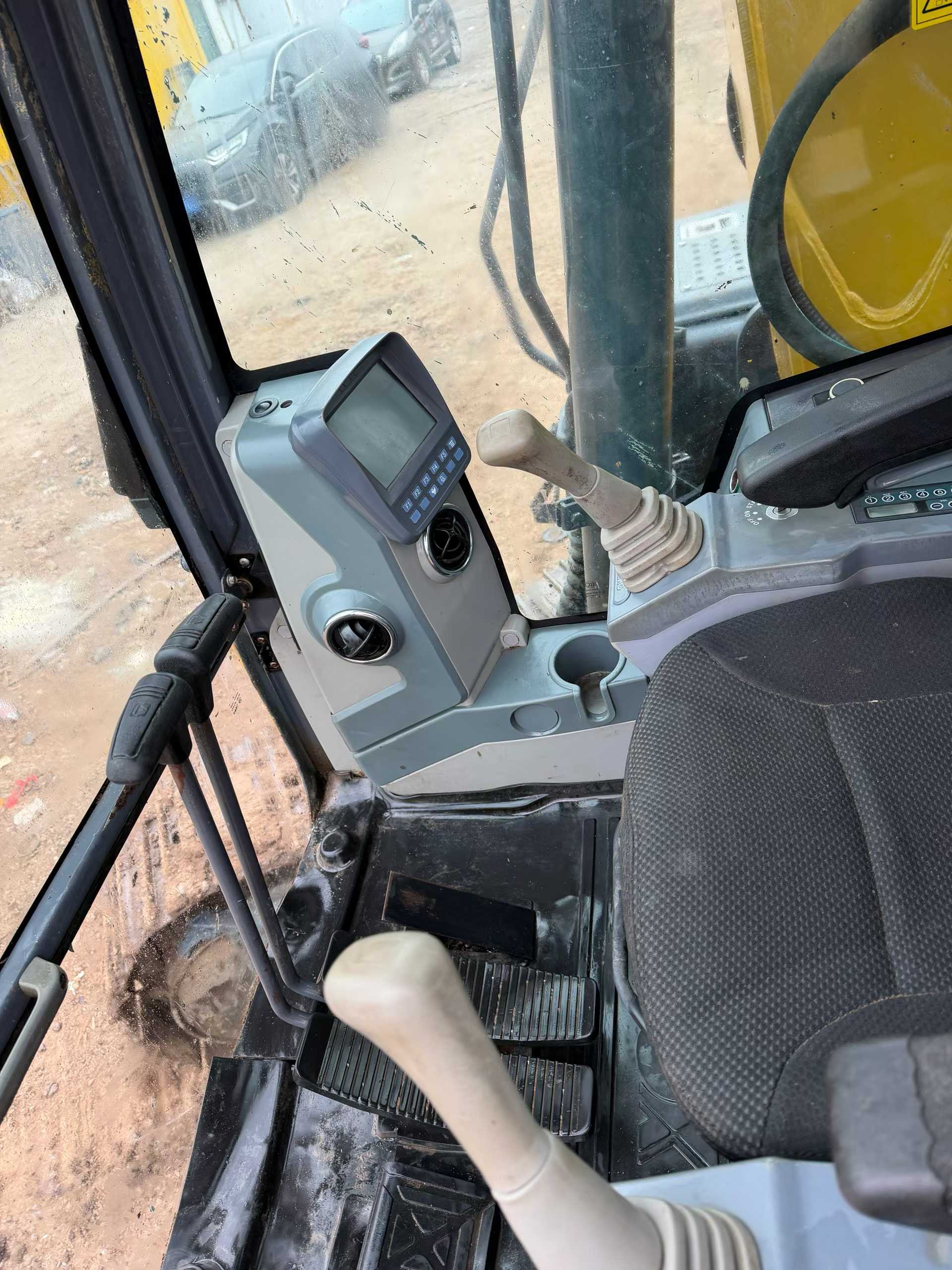 Used XCMG XE7000 Excavator 2019 Model / 3