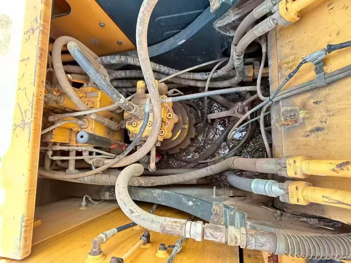 Used Hyundai R215VS Excavator 2018 Model / 5