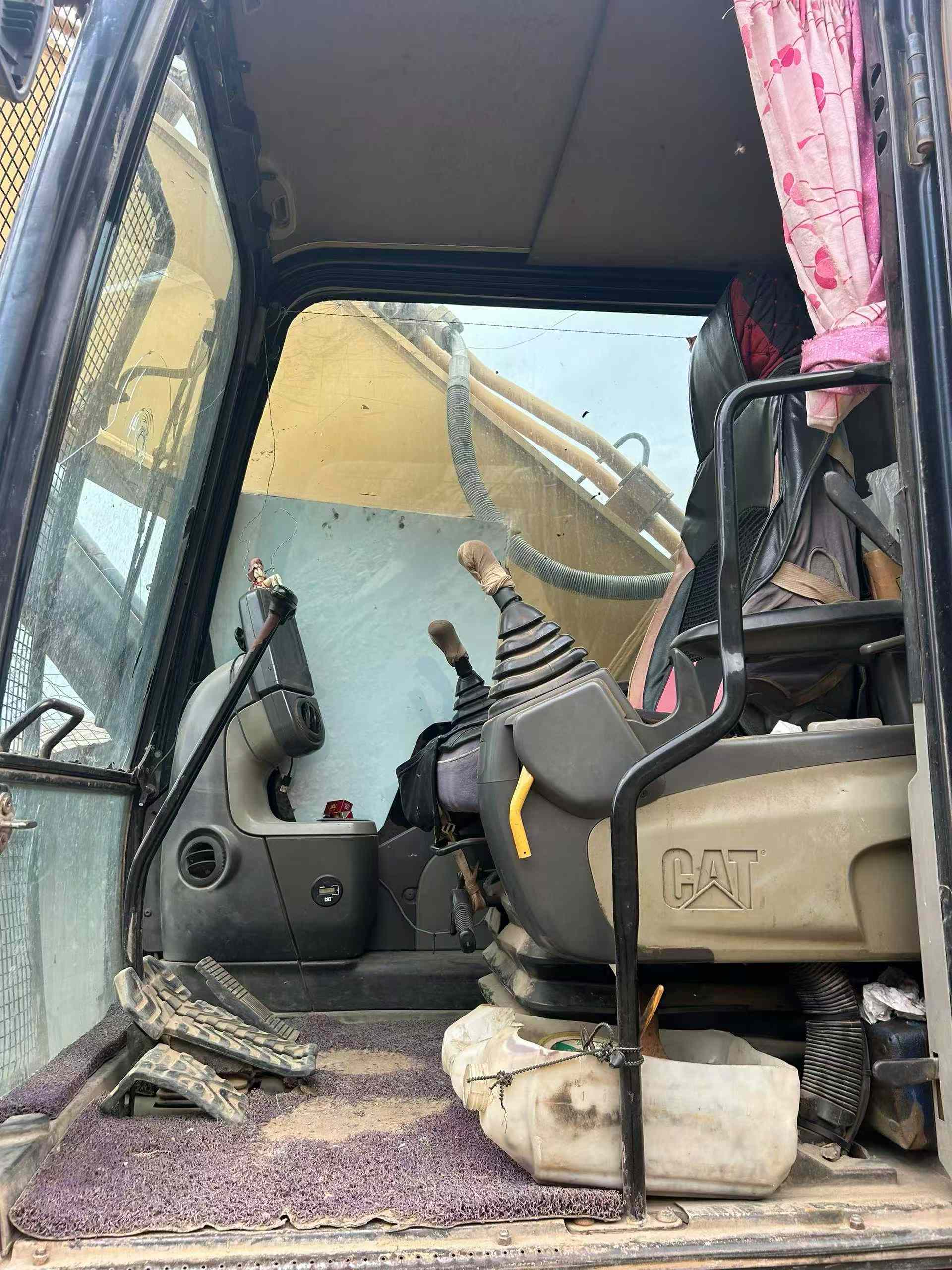 Used Caterpillar CT20 Excavator 2011 Model / 6