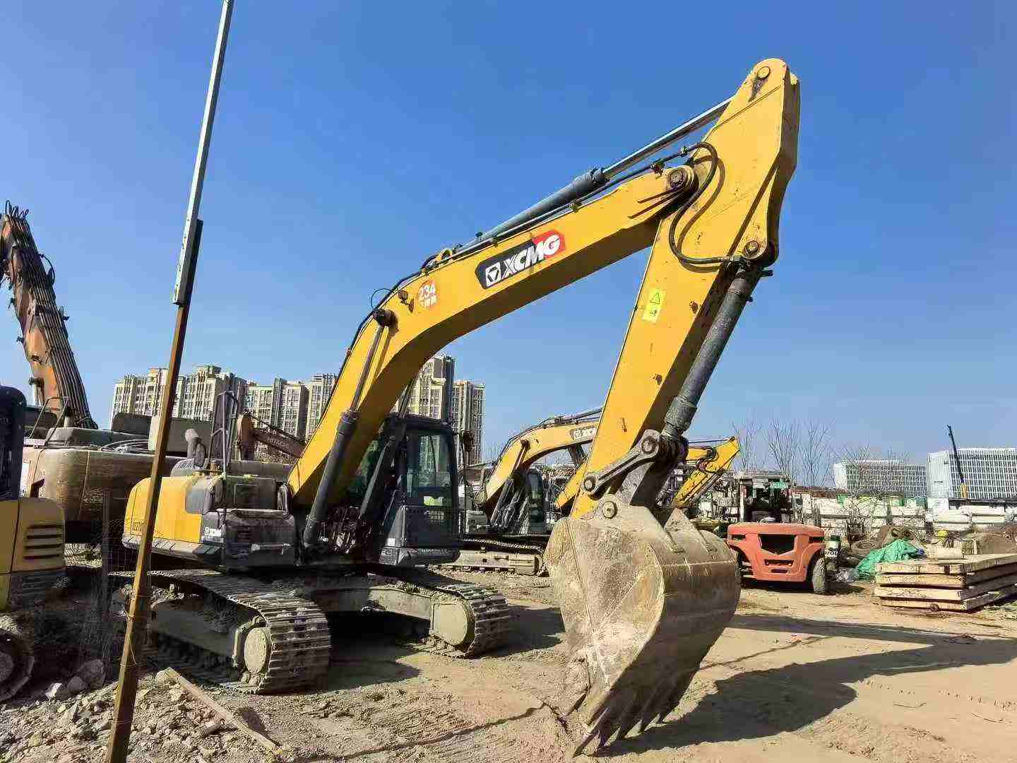 Used XCMG XE245GH Excavator 2021 Model / 7