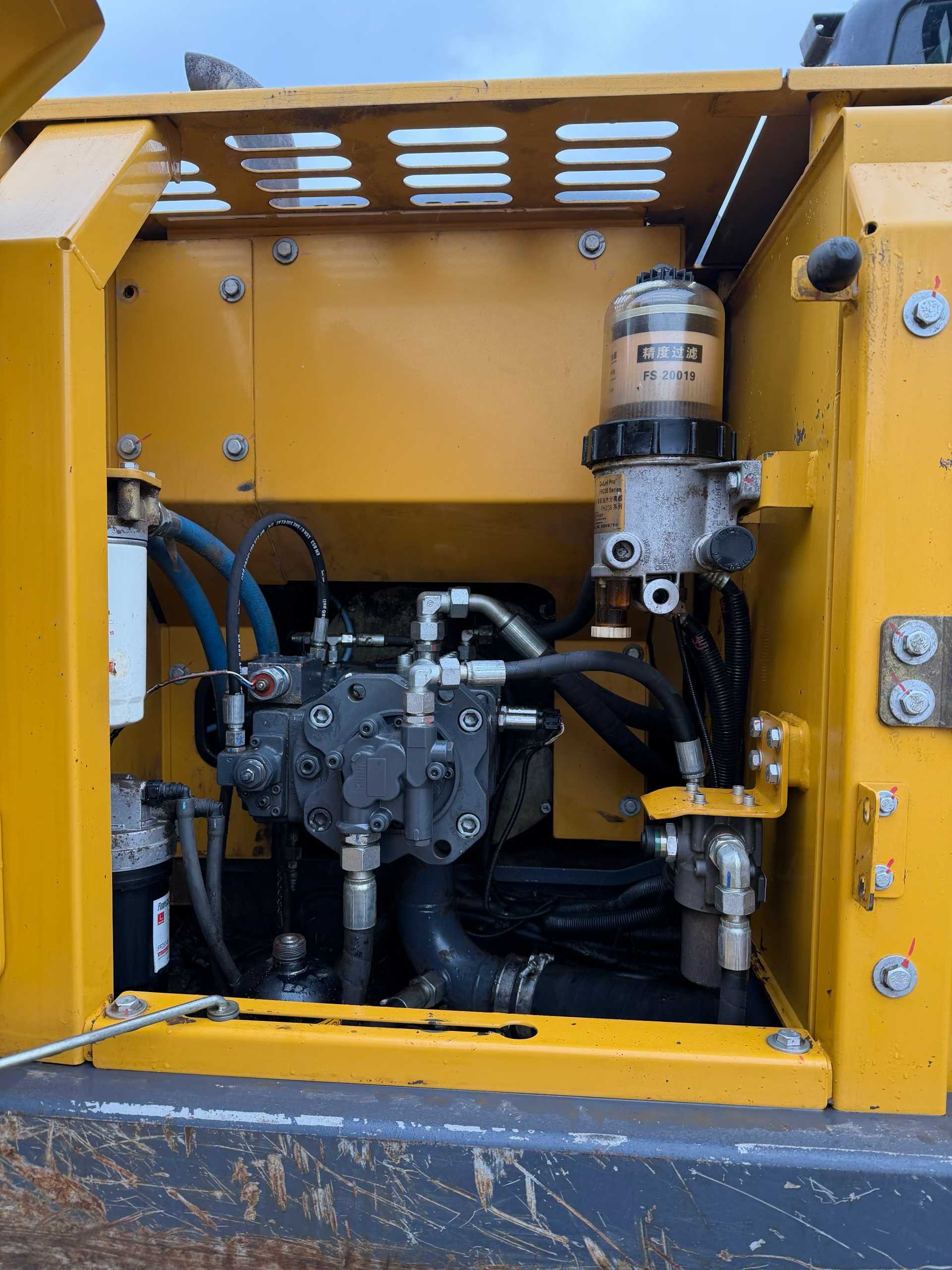 Used XCMG XE7000 Excavator 2019 Model / 4