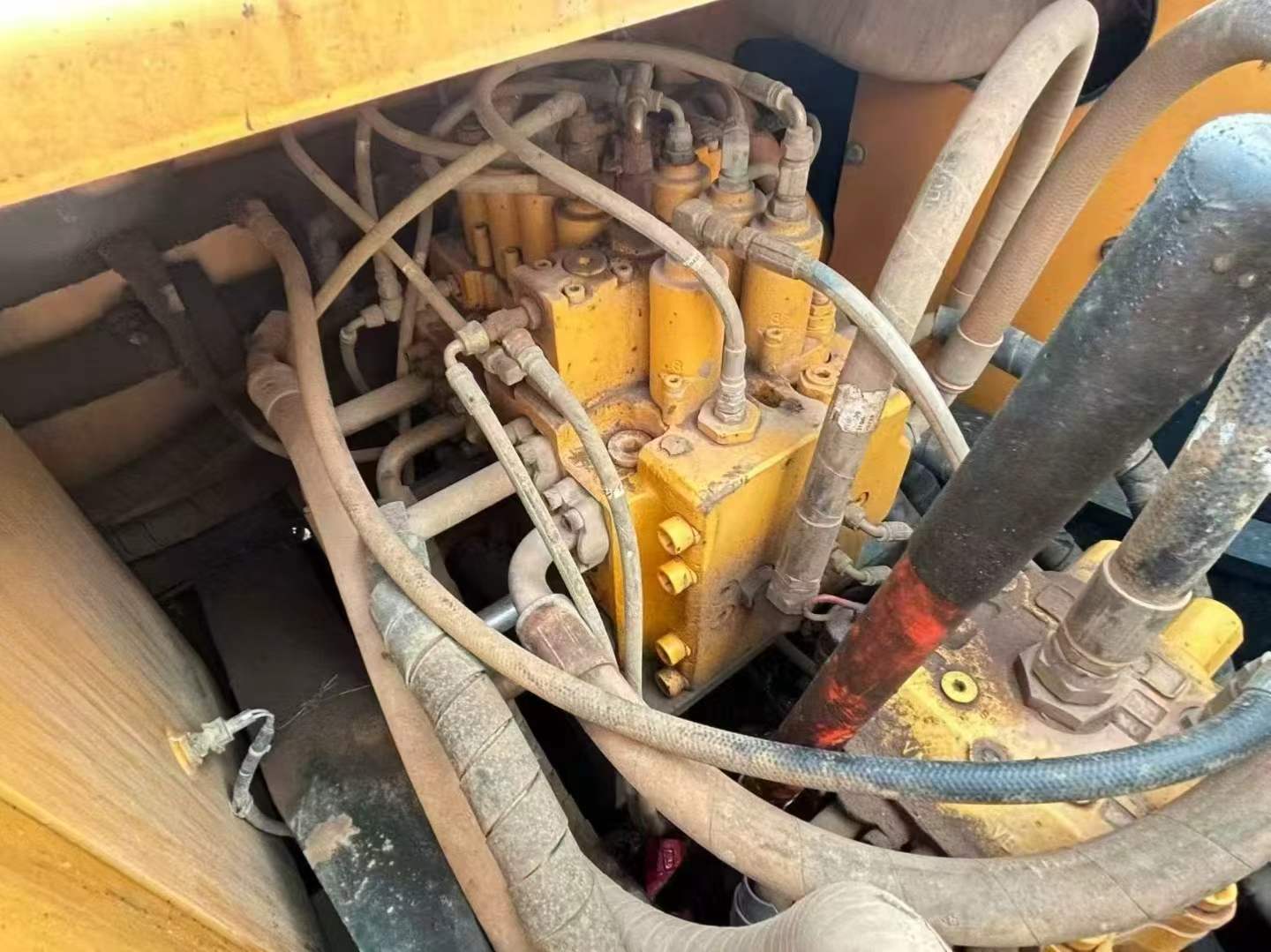 Used Hyundai R215VS Excavator 2018 Model / 6