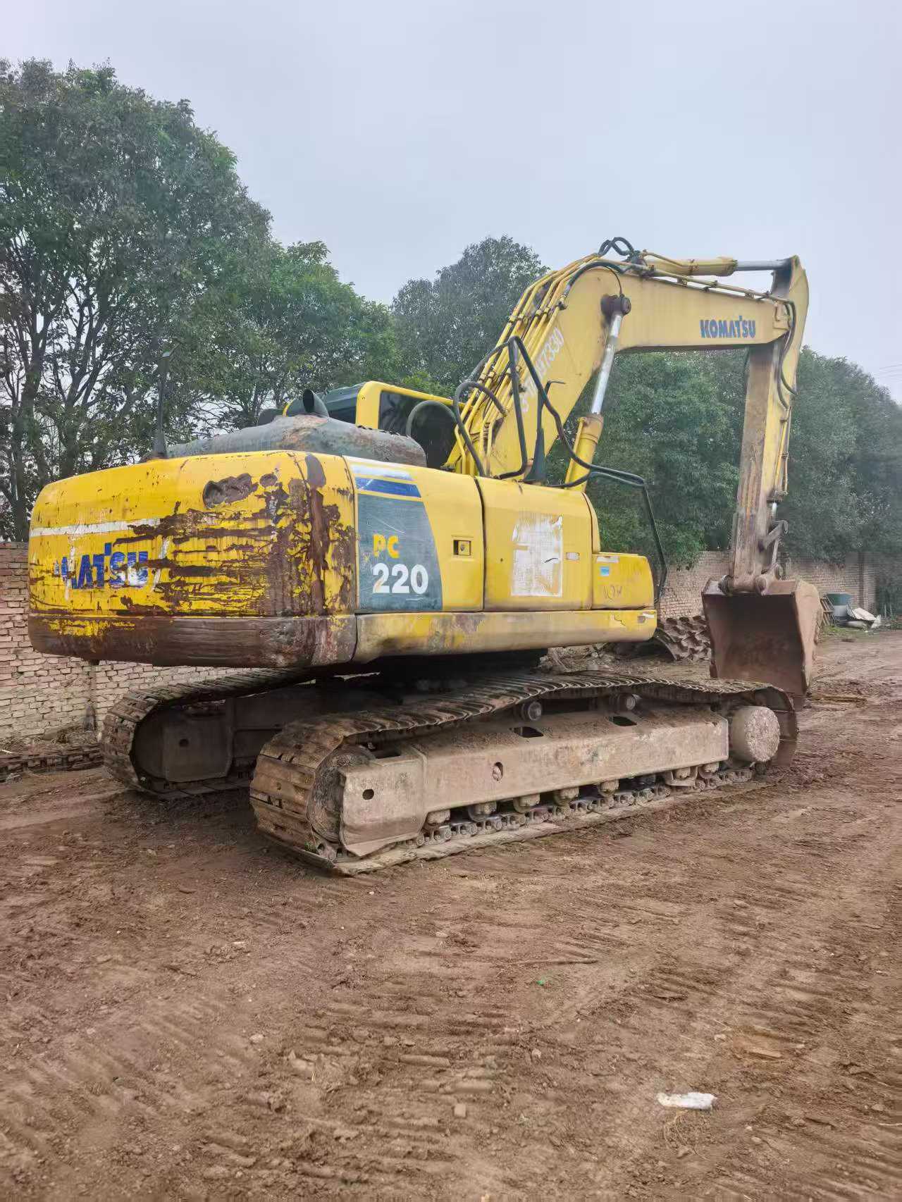 Used Komatsu PC220-8 Excavator 2016 Model / 3