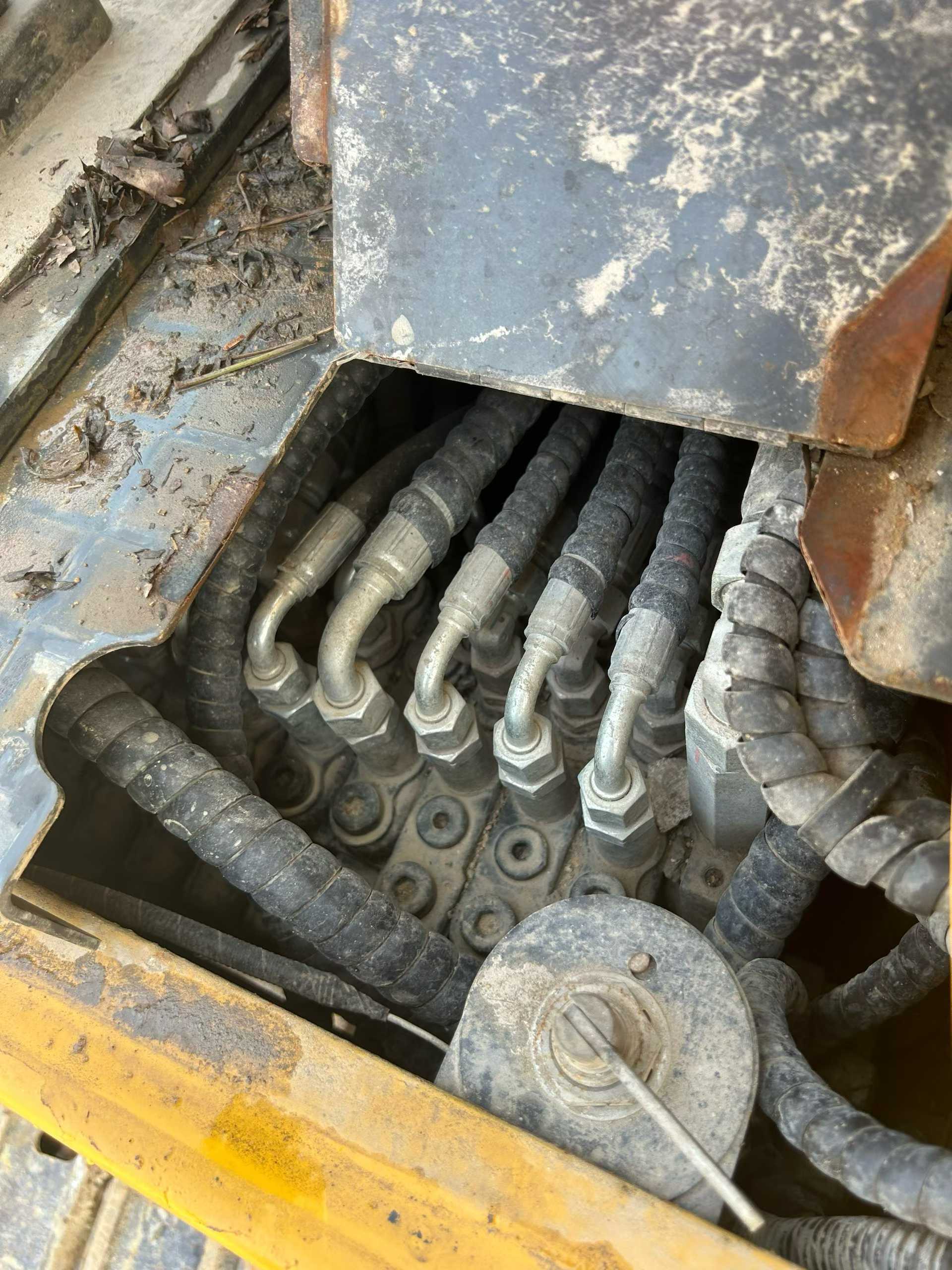 Used XCMG XE17U Excavator 2023 Model / 3