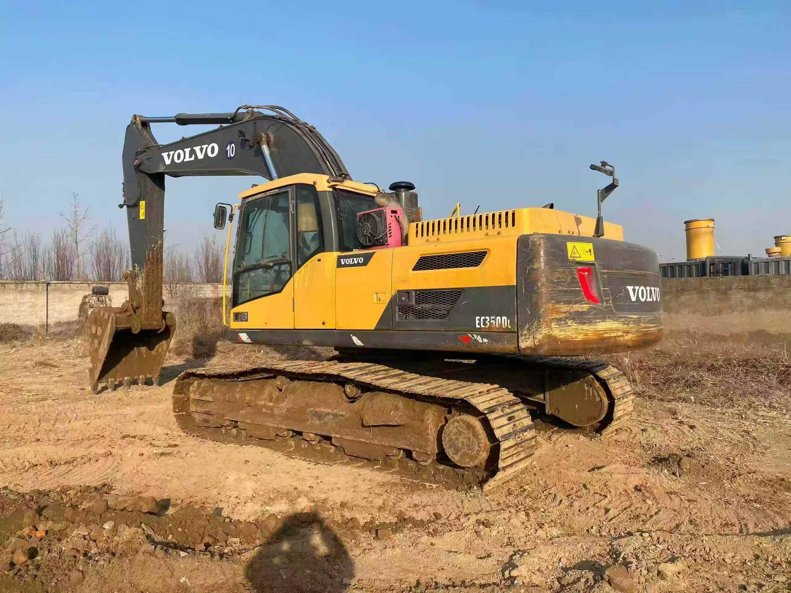 Buy Volvo EC300DL Used Excavator