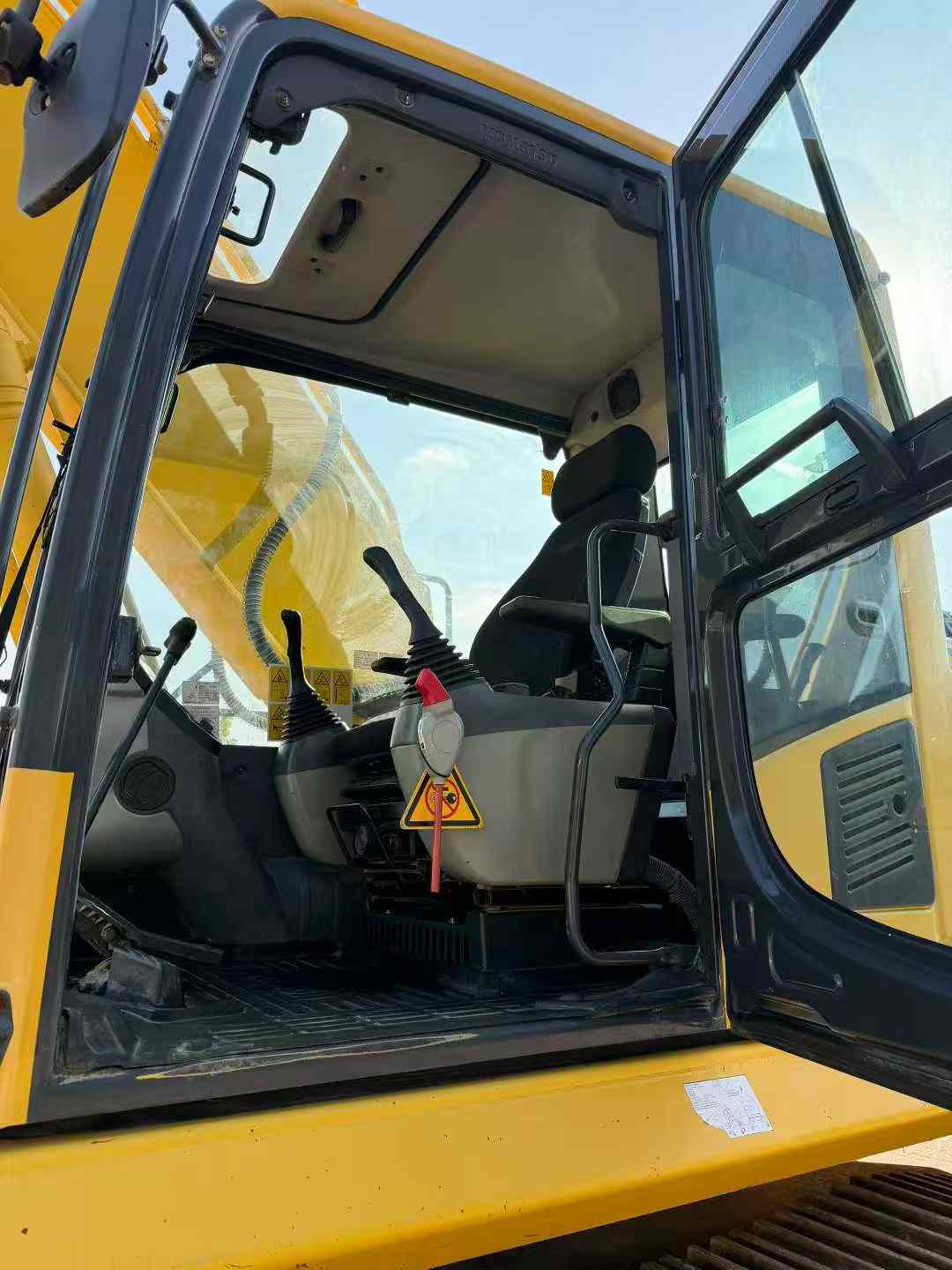 Used Komatsu PC240LC-8M0 Excavator 2018 Model / 3