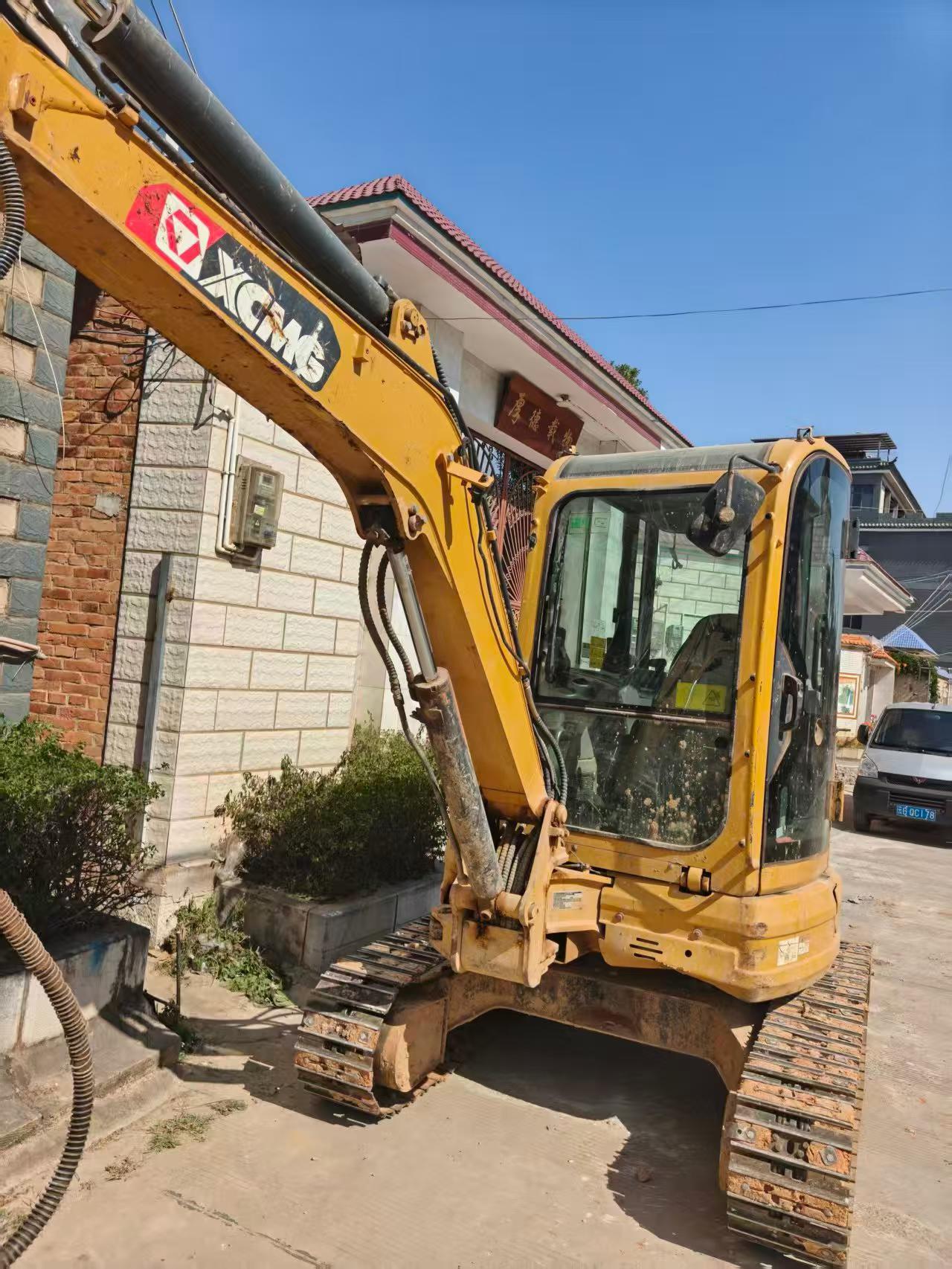 Used XCMG XE35U Excavator 2021 Model / 4