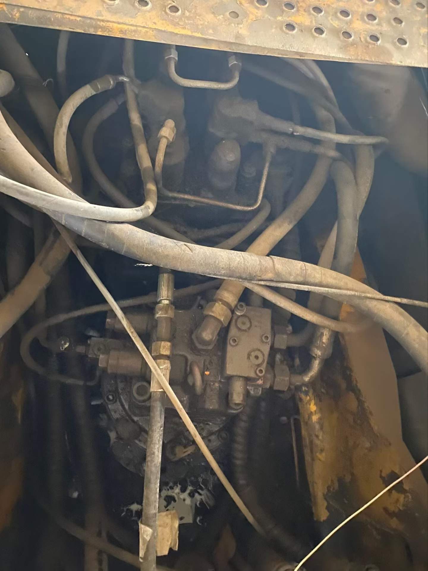 Used XCMG XE215C Excavator 2016 Model / 3