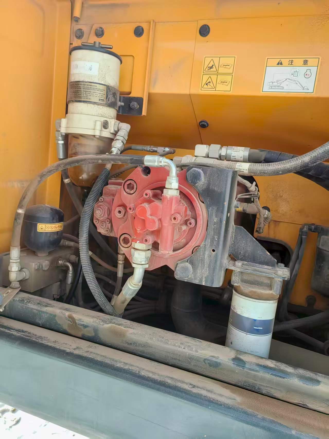 Used Hyundai R225LVS Excavator 2021 Model / 7