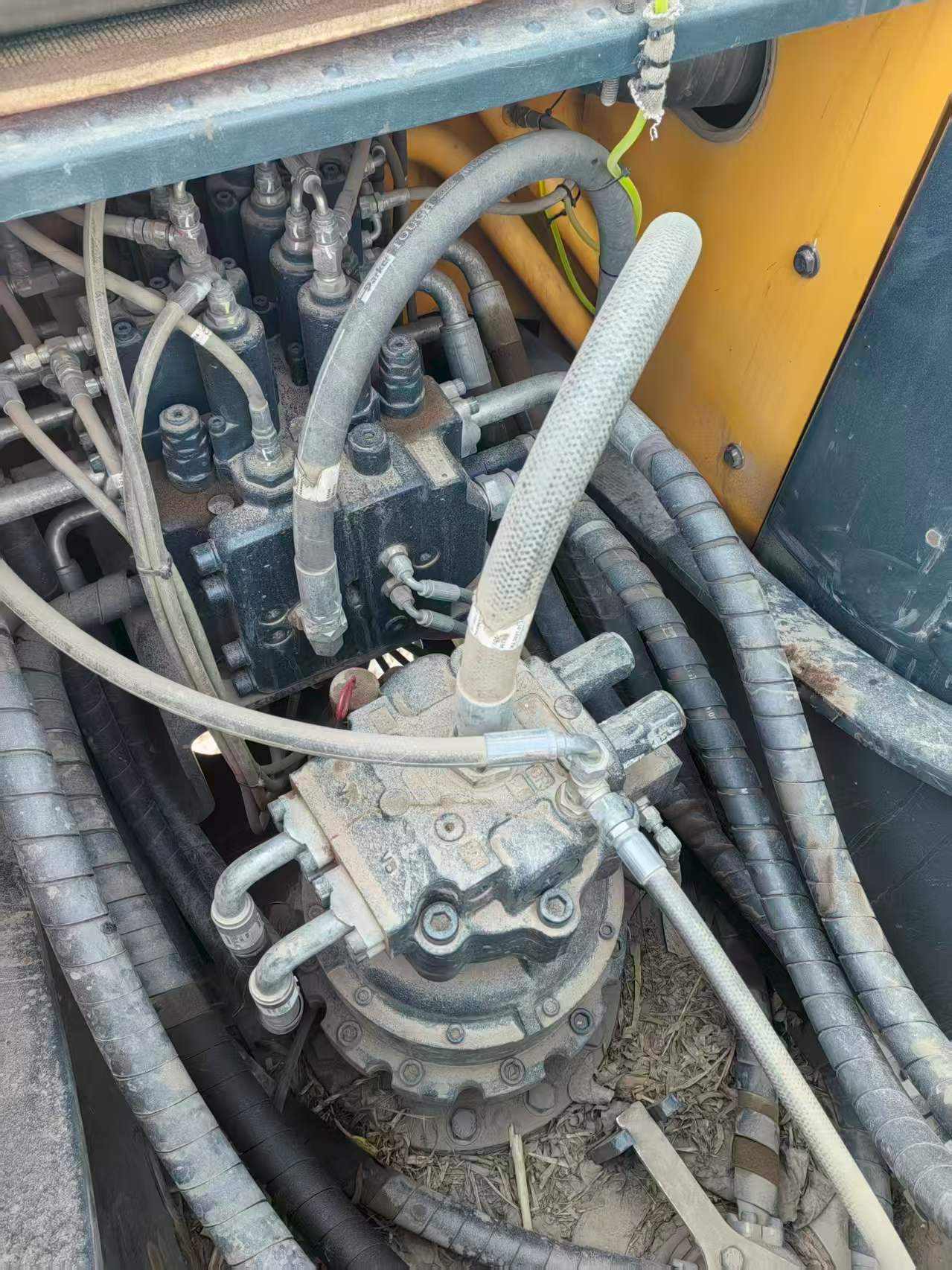 Used Hyundai R225LVS Excavator 2021 Model / 6