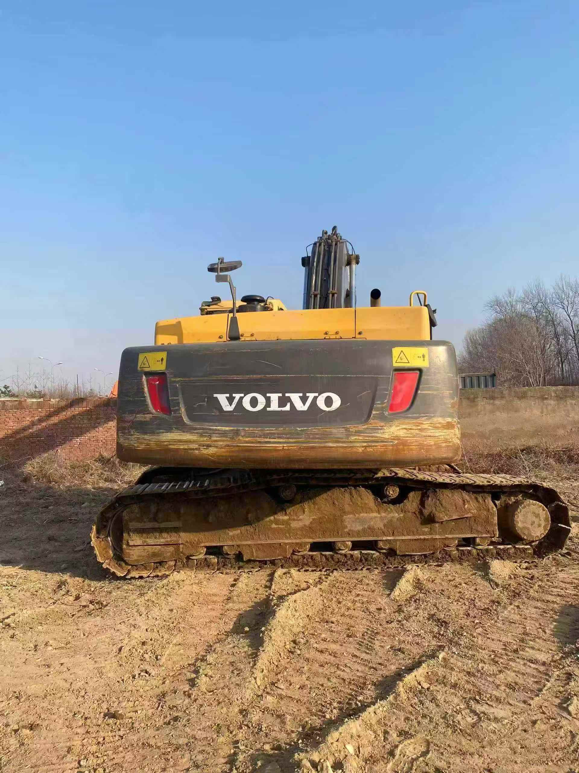 Used Volvo EC300DL Excavator 2016 Model / 3