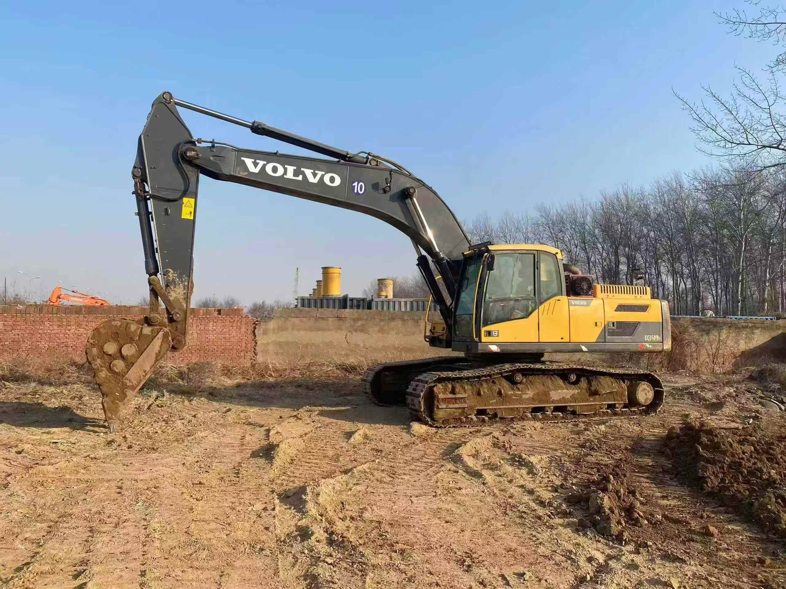 Used Volvo EC300DL Excavator 2016 Model / 4