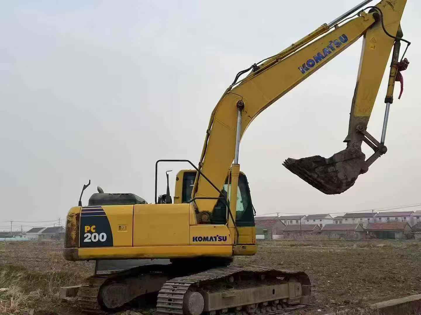 Used Komatsu PC200-8 Excavator 2010 Model / 3