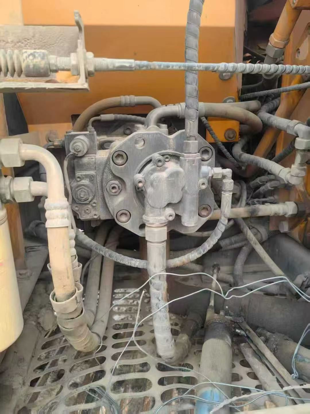 Used Sany SY135 Excavator 2013 Model / 3