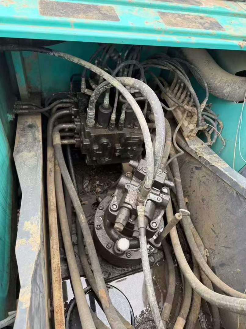 Used Kobelco SK210 Excavator 2015 Model / 6