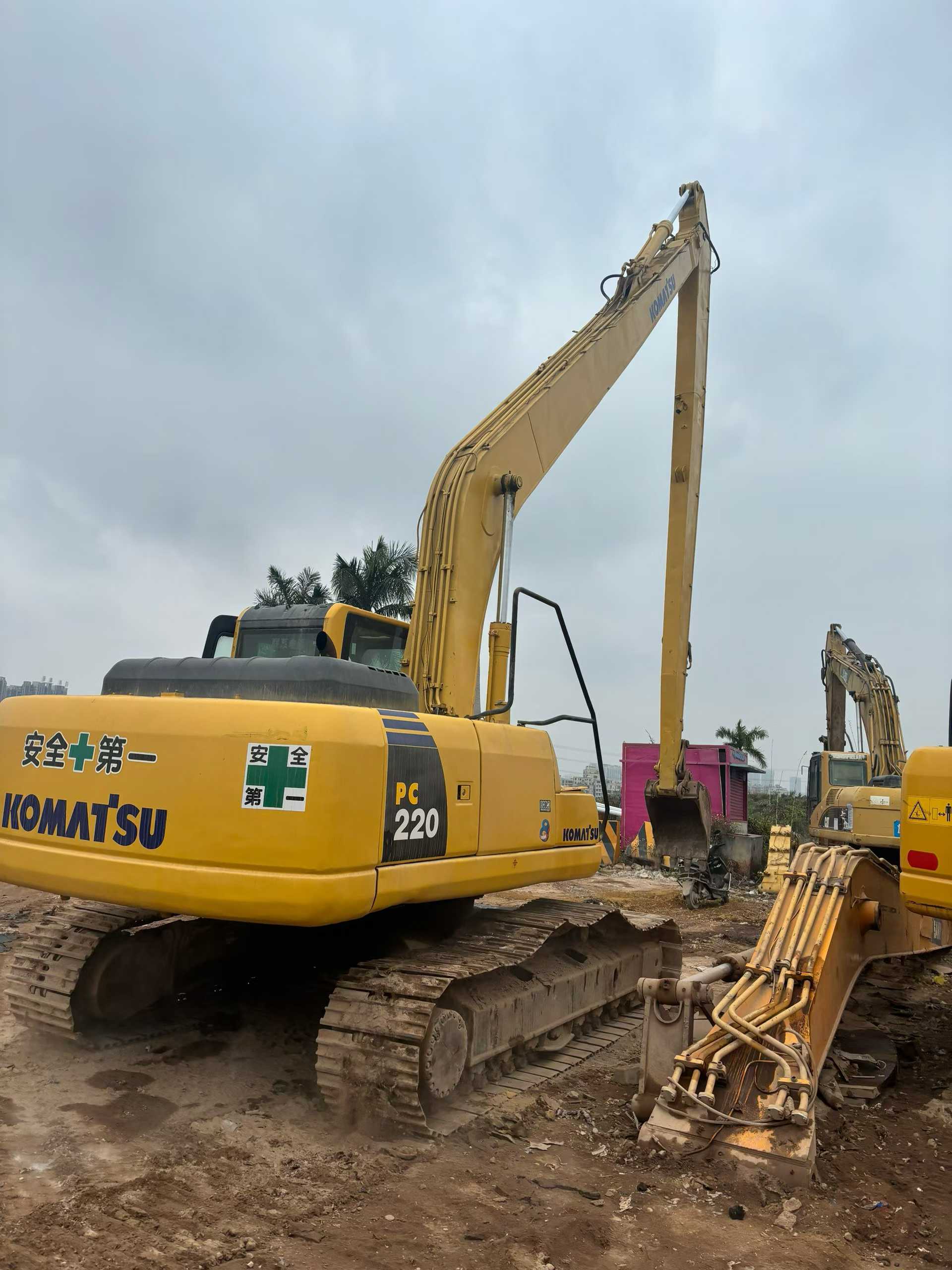 Buy Komatsu PW220-7 Used Excavator