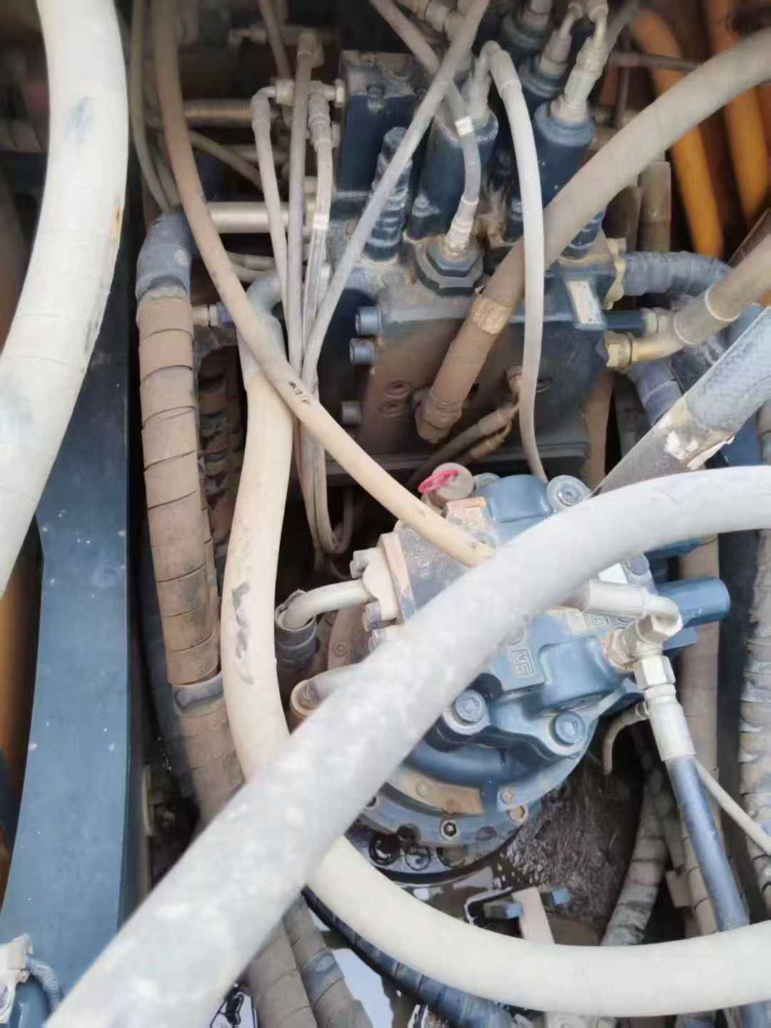 Used Hyundai R225LVS Excavator 2018 Model / 5