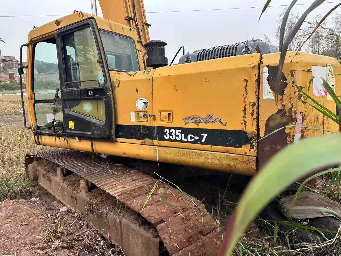 Used Hyundai R305LVS Excavator 2016 Model / 3