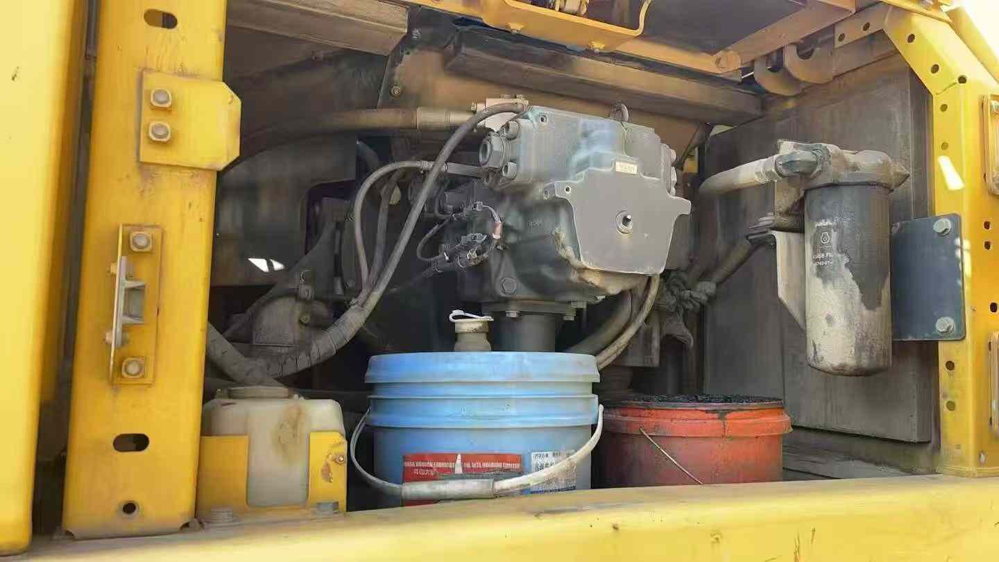 Used Komatsu PC300-8 Excavator 2016 Model / 9