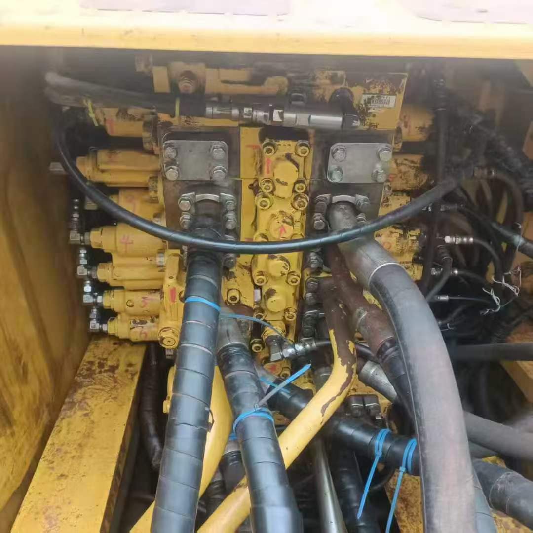 Used Komatsu PC220-8 Excavator 2019 Model / 3