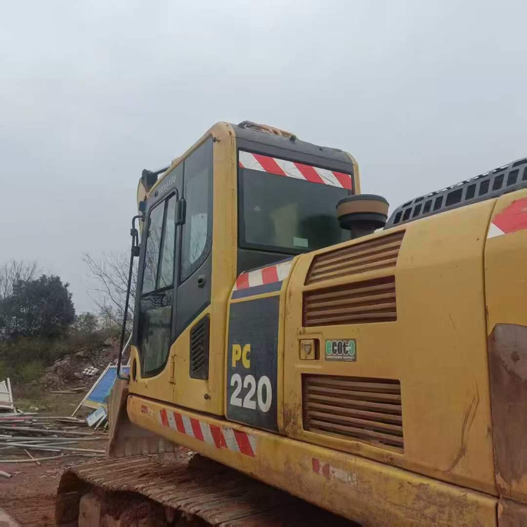 Buy Komatsu PC220-8 Used Excavator
