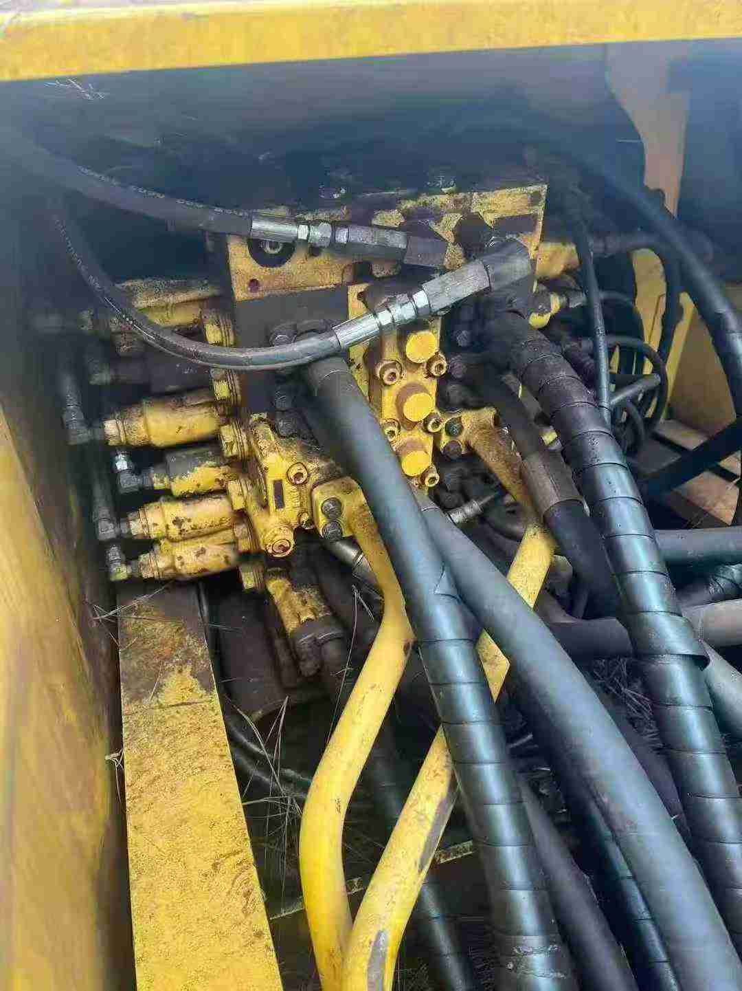 Used Komatsu PC200 Excavator 2011 Model / 2